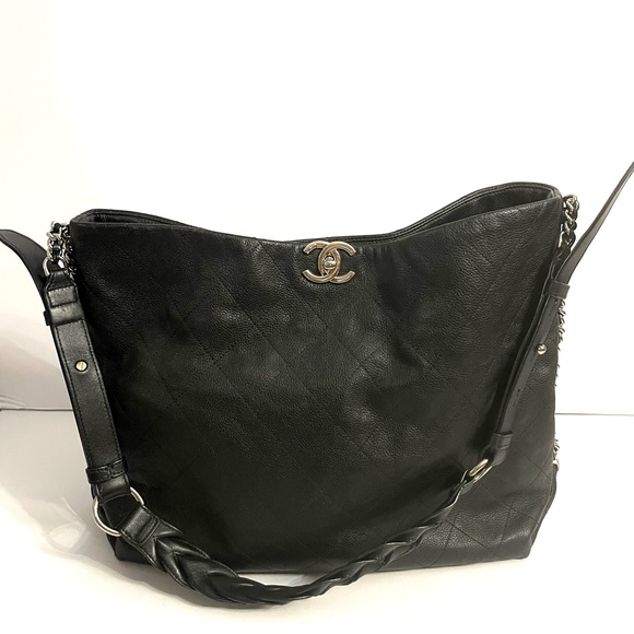 CHANEL Handbags - Chanel Hobo tote bag